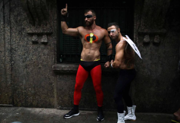 Disfraces tradicionales, bailes, carrozas por tierra y agua... Así están viviendo varias ciudades de Europa y América sus Carnavales