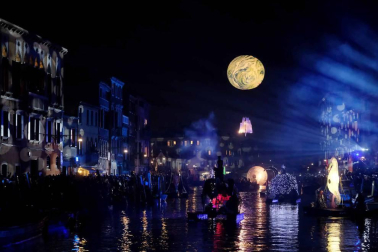 Disfraces tradicionales, bailes, carrozas por tierra y agua... Así están viviendo varias ciudades de Europa y América sus Carnavales