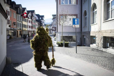Disfraces tradicionales, bailes, carrozas por tierra y agua... Así están viviendo varias ciudades de Europa y América sus Carnavales