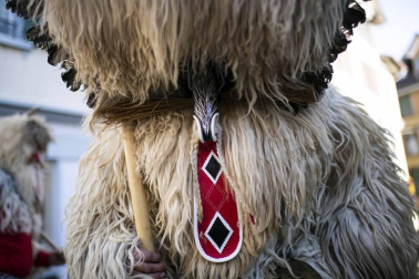 Disfraces tradicionales, bailes, carrozas por tierra y agua... Así están viviendo varias ciudades de Europa y América sus Carnavales