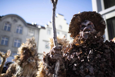Disfraces tradicionales, bailes, carrozas por tierra y agua... Así están viviendo varias ciudades de Europa y América sus Carnavales