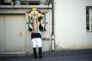 Disfraces tradicionales, bailes, carrozas por tierra y agua... Así están viviendo varias ciudades de Europa y América sus Carnavales