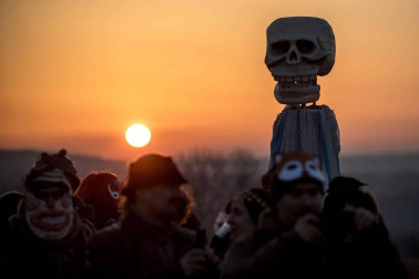 Disfraces tradicionales, bailes, carrozas por tierra y agua... Así están viviendo varias ciudades de Europa y América sus Carnavales