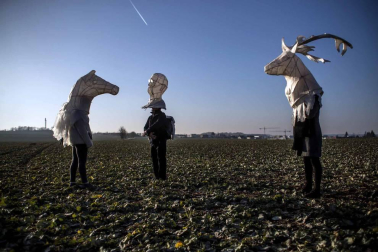 Disfraces tradicionales, bailes, carrozas por tierra y agua... Así están viviendo varias ciudades de Europa y América sus Carnavales