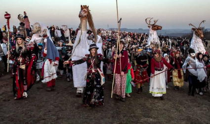 Disfraces tradicionales, bailes, carrozas por tierra y agua... Así están viviendo varias ciudades de Europa y América sus Carnavales