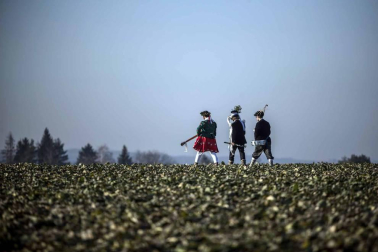 Disfraces tradicionales, bailes, carrozas por tierra y agua... Así están viviendo varias ciudades de Europa y América sus Carnavales