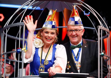 Disfraces tradicionales, bailes, carrozas por tierra y agua... Así están viviendo varias ciudades de Europa y América sus Carnavales