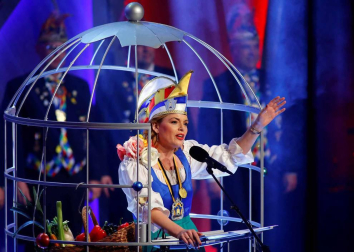 Disfraces tradicionales, bailes, carrozas por tierra y agua... Así están viviendo varias ciudades de Europa y América sus Carnavales