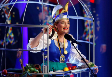 Disfraces tradicionales, bailes, carrozas por tierra y agua... Así están viviendo varias ciudades de Europa y América sus Carnavales