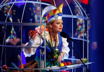 Disfraces tradicionales, bailes, carrozas por tierra y agua... Así están viviendo varias ciudades de Europa y América sus Carnavales