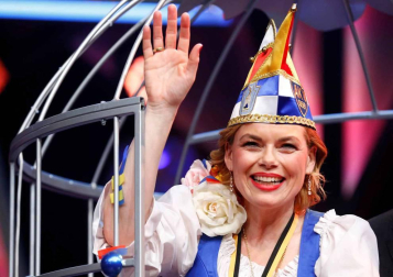Disfraces tradicionales, bailes, carrozas por tierra y agua... Así están viviendo varias ciudades de Europa y América sus Carnavales