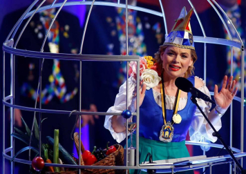 Disfraces tradicionales, bailes, carrozas por tierra y agua... Así están viviendo varias ciudades de Europa y América sus Carnavales