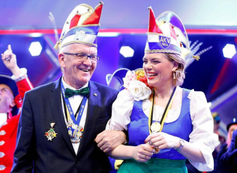 Disfraces tradicionales, bailes, carrozas por tierra y agua... Así están viviendo varias ciudades de Europa y América sus Carnavales