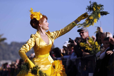 Disfraces tradicionales, bailes, carrozas por tierra y agua... Así están viviendo varias ciudades de Europa y América sus Carnavales