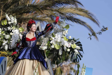 Disfraces tradicionales, bailes, carrozas por tierra y agua... Así están viviendo varias ciudades de Europa y América sus Carnavales