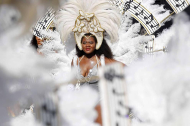 Disfraces tradicionales, bailes, carrozas por tierra y agua... Así están viviendo varias ciudades de Europa y América sus Carnavales