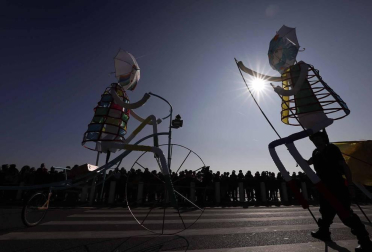 Disfraces tradicionales, bailes, carrozas por tierra y agua... Así están viviendo varias ciudades de Europa y América sus Carnavales