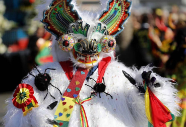 Disfraces tradicionales, bailes, carrozas por tierra y agua... Así están viviendo varias ciudades de Europa y América sus Carnavales