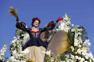 Disfraces tradicionales, bailes, carrozas por tierra y agua... Así están viviendo varias ciudades de Europa y América sus Carnavales