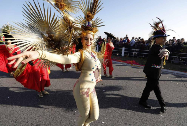 Disfraces tradicionales, bailes, carrozas por tierra y agua... Así están viviendo varias ciudades de Europa y América sus Carnavales