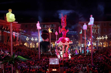 Disfraces tradicionales, bailes, carrozas por tierra y agua... Así están viviendo varias ciudades de Europa y América sus Carnavales