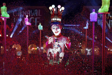 Disfraces tradicionales, bailes, carrozas por tierra y agua... Así están viviendo varias ciudades de Europa y América sus Carnavales