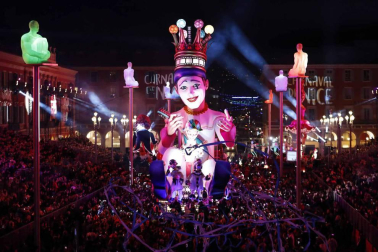Disfraces tradicionales, bailes, carrozas por tierra y agua... Así están viviendo varias ciudades de Europa y América sus Carnavales