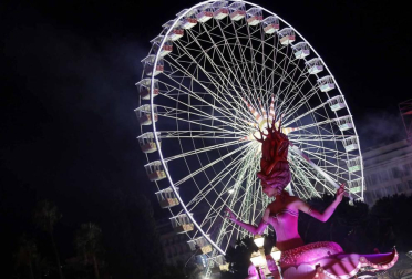 Disfraces tradicionales, bailes, carrozas por tierra y agua... Así están viviendo varias ciudades de Europa y América sus Carnavales