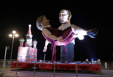 Disfraces tradicionales, bailes, carrozas por tierra y agua... Así están viviendo varias ciudades de Europa y América sus Carnavales