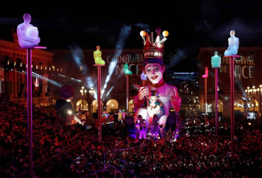 Disfraces tradicionales, bailes, carrozas por tierra y agua... Así están viviendo varias ciudades de Europa y América sus Carnavales