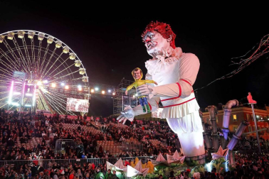 Disfraces tradicionales, bailes, carrozas por tierra y agua... Así están viviendo varias ciudades de Europa y América sus Carnavales