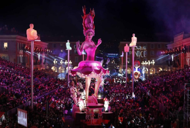 Disfraces tradicionales, bailes, carrozas por tierra y agua... Así están viviendo varias ciudades de Europa y América sus Carnavales