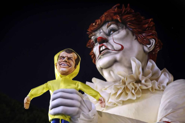 Disfraces tradicionales, bailes, carrozas por tierra y agua... Así están viviendo varias ciudades de Europa y América sus Carnavales