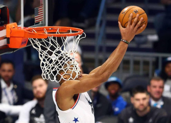 Este lunes 18 de febrero se disputó en el Spectrum Center de Charlotte el Al Starr Game 2019 con victoria del equipo de LeBron Ja mes sobre el conjunto liderado por Kevin Durant por 178-164.