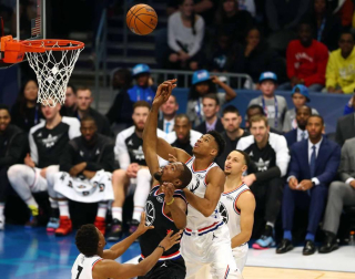Este lunes 18 de febrero se disputó en el Spectrum Center de Charlotte el Al Starr Game 2019 con victoria del equipo de LeBron Ja mes sobre el conjunto liderado por Kevin Durant por 178-164.