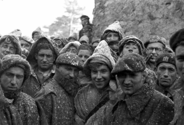 Imágenes del libro 'La cámara en el macuto', un libro que reúne imágenes de soldados aficionados a la fotografía durante la Guerra Civil.