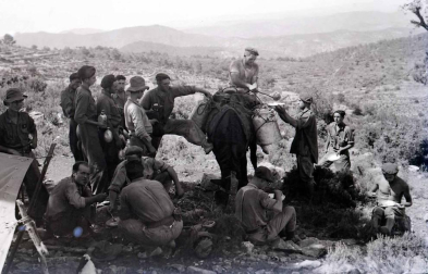 Imágenes del libro 'La cámara en el macuto', un libro que reúne imágenes de soldados aficionados a la fotografía durante la Guerra Civil.