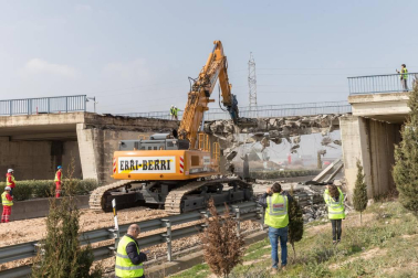 El tramo del puente de la N-121-C tardará en repararse dos meses