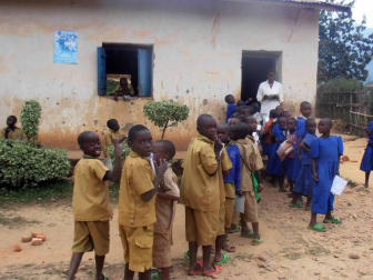 Trece viajeros, nueve de ellos navarros, viajaron al distrito ruandés de Gankeke para conocer el trabajo de la ONGD Medicus Mundi en este pequeño país africano, y el histórico hospital de Nemba