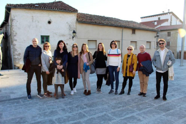 El colectivo ApoyoDravet y Gero Axular Dantza Taldea se han unido para poner en marcha la gira solidaria del espectáculo 'Agorrila'. El pasado fin de semana ofrecieron la segunda actuación de este proyecto en la Casa de Cultura de Aoiz, evento al que respondieron los vecinos de la localidad navarra.