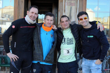 El 17 de febrero se celebró la primera edición de Larrate Trail, una carrera que quiere dar a conocer Carcastillo y su entorno a los amantes de este deporte. La organización preparó dos recorridos de 11 y 17 km y con un desnivel positivo de 300 y 150 m respectivamente. Una bonita experiencia que llevó a los corredores junto al río Aragón para pasar por el llano de Larrate y recorrer los pinares que rodean la localidad.