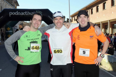 El 17 de febrero se celebró la primera edición de Larrate Trail, una carrera que quiere dar a conocer Carcastillo y su entorno a los amantes de este deporte. La organización preparó dos recorridos de 11 y 17 km y con un desnivel positivo de 300 y 150 m respectivamente. Una bonita experiencia que llevó a los corredores junto al río Aragón para pasar por el llano de Larrate y recorrer los pinares que rodean la localidad.