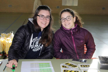 El 17 de febrero se celebró la primera edición de Larrate Trail, una carrera que quiere dar a conocer Carcastillo y su entorno a los amantes de este deporte. La organización preparó dos recorridos de 11 y 17 km y con un desnivel positivo de 300 y 150 m respectivamente. Una bonita experiencia que llevó a los corredores junto al río Aragón para pasar por el llano de Larrate y recorrer los pinares que rodean la localidad.