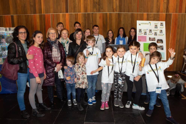 La novena edición de la First Lego League de Navarra (de 10 a 16 años) y la segunda edición de la versión junior (de 6 a 9 años), reunió en Baluarte a una treintena de equipos a los que se propuso dos retos diferentes según edades: 'Into Orbit' y 'Mission Moon'. Una experiencia que ha transportado a los participantes al espacio con el objetivo de poner en juego su capacidad de ideación a través de la ciencia, la tecnología, la ingeniería y las matemáticas.