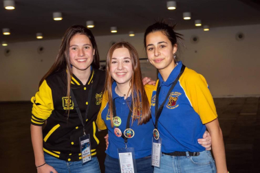 La novena edición de la First Lego League de Navarra (de 10 a 16 años) y la segunda edición de la versión junior (de 6 a 9 años), reunió en Baluarte a una treintena de equipos a los que se propuso dos retos diferentes según edades: 'Into Orbit' y 'Mission Moon'. Una experiencia que ha transportado a los participantes al espacio con el objetivo de poner en juego su capacidad de ideación a través de la ciencia, la tecnología, la ingeniería y las matemáticas.