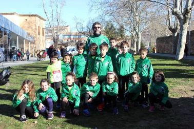 El C.A. Iranzu organizó el domingo la edición número diecisiete de su tradicional cross. Una cita que reunió en el Paseo de los Llanos a corredores desde la categoría sub 10 a las absolutas. Los atletas se enfrentaron a carreras con distancias que crecientes según edad, de los 800 a los 6.000 m de longitud. La prueba fue puntuable para el Campeonato Navarro de Cross Máster.