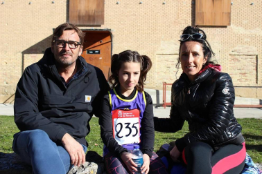 El C.A. Iranzu organizó el domingo la edición número diecisiete de su tradicional cross. Una cita que reunió en el Paseo de los Llanos a corredores desde la categoría sub 10 a las absolutas. Los atletas se enfrentaron a carreras con distancias que crecientes según edad, de los 800 a los 6.000 m de longitud. La prueba fue puntuable para el Campeonato Navarro de Cross Máster.