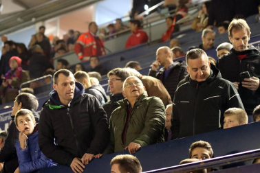 Imágenes del búscate en la grada del Osasuna-Zaragoza