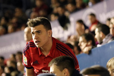 Imágenes del búscate en la grada del Osasuna-Zaragoza