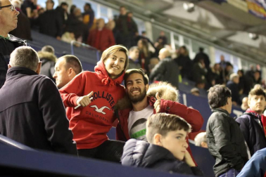 Imágenes del búscate en la grada del Osasuna-Zaragoza